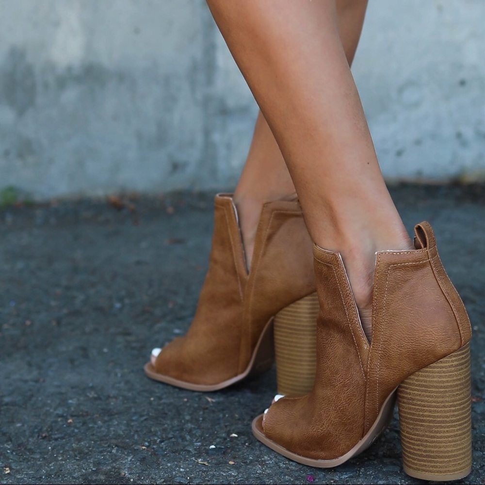 1 LEFT CLEARANCE-NO OFFERS‼️Side Slit Bootie - Picture 3 of 5